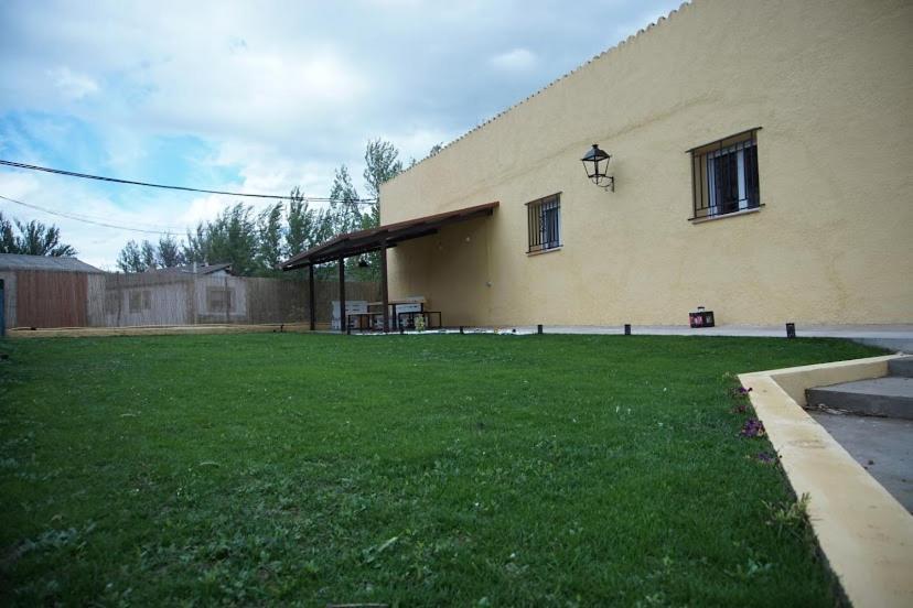הוילה Granja Llumes La Casa Del Rio מראה חיצוני תמונה